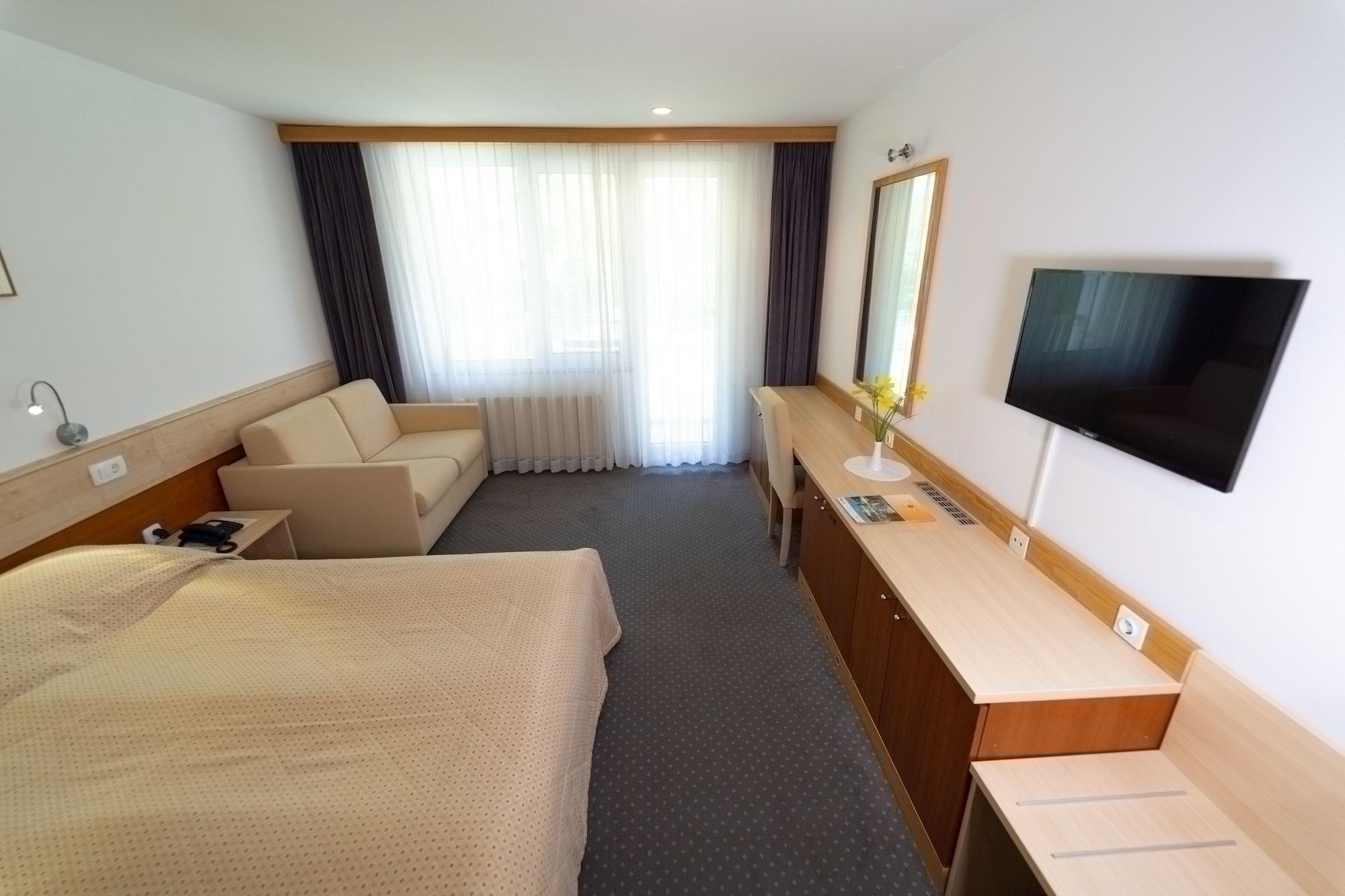 Hotel Jezero Бохінь Екстер'єр фото